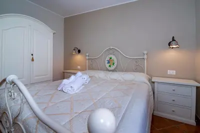 Letto o letti in una camera di Villa del Papiro Charme Apartments