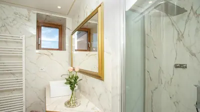 Bagno di BELVEDERE GUASTELLA A 8, Emma Villas