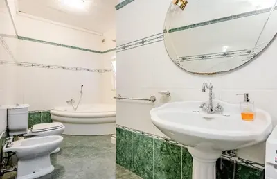 Bagno di Art in Center