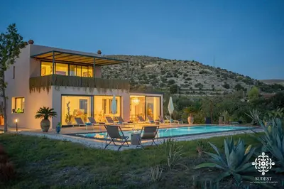 Piscina di Villa Dama - Luxury Escape o nelle vicinanze