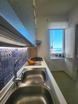 Cucina o angolo cottura di MareCalmo Appartamento vista mare Ortigia