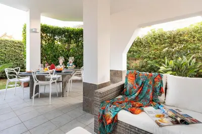 Area soggiorno di Bombana Beach Apartments