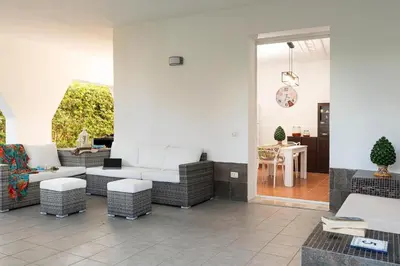 Area soggiorno di Bombana Beach Apartments