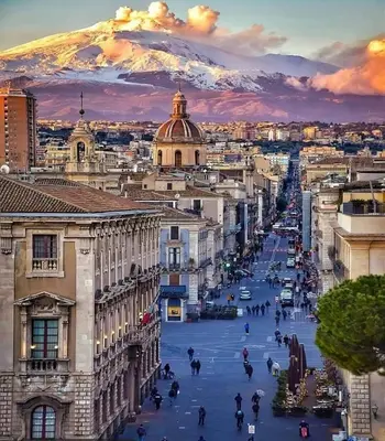 Vista generica su Catania o vista sulla città dall'interno dell'appartamento