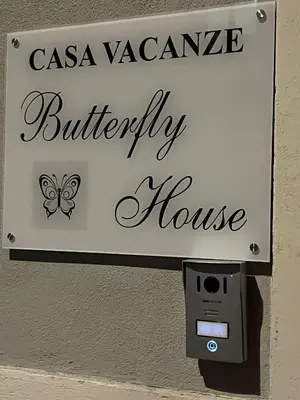 Certificato, attestato, insegna o altro documento esposto da Butterfly House