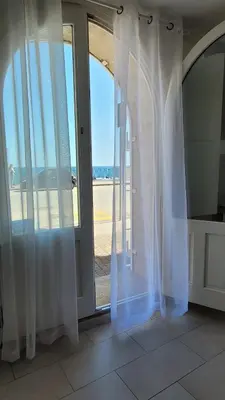 Vista generica sul mare o vista sul mare dall'interno dell'appartamento