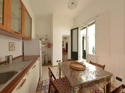 Cucina o angolo cottura di Vacation home with private pool, Floridia