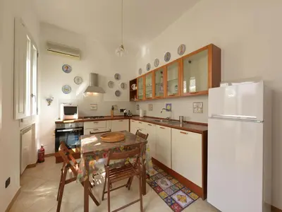 Cucina o angolo cottura di Vacation home with private pool, Floridia