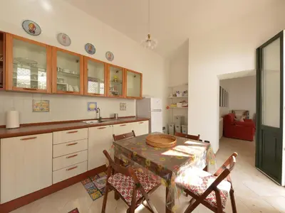Cucina o angolo cottura di Vacation home with private pool, Floridia