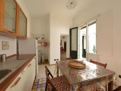 Cucina o angolo cottura di Vacation home with private pool, Floridia