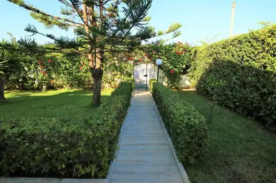 Giardino di Villa Flora: un'oasi verde a 100 m dal mare