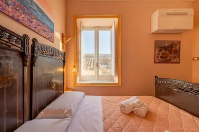 Letto o letti in una camera di Residenza Mistral Ortigia a 2 passi dal mare