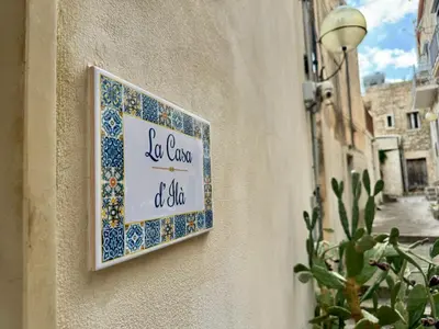 Certificato, attestato, insegna o altro documento esposto da La Casa d'Ilà