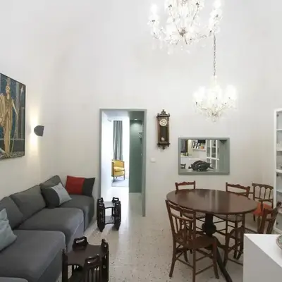 Tre Vie apARTment 80