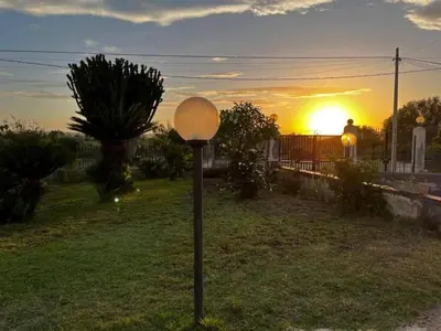 Alba o tramonto visti dall'interno della casa vacanze o dai dintorni
