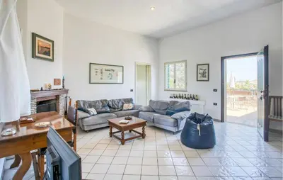 Area soggiorno di 3 Bedroom Cozy Home In Rosolini