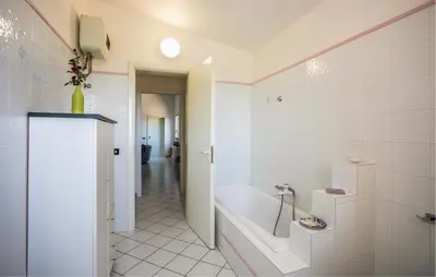 Bagno di 3 Bedroom Cozy Home In Rosolini