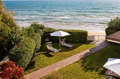 Paesaggio naturale nelle vicinanze della villa