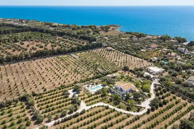 Paesaggio naturale nelle vicinanze della villa