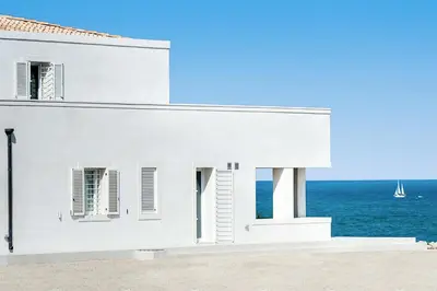 Vista generica sul mare o vista sul mare dall'interno della villa