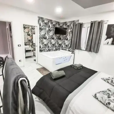 Charming House in Noto + Jacuzzi