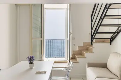 Area soggiorno di Fronte Mare Apartments & City Views