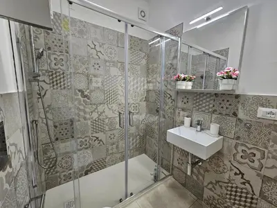 Bagno di Bilocale in resort con piscine