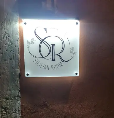 Certificato, attestato, insegna o altro documento esposto da Sicilian Room