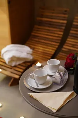 Set per la preparazione di tè e caffè presso B&B Suites&Rooms piazza dei martiri