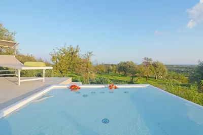 Piscina di Villa Pettegola Tenuta il Cavaliere di Italia Noto- Vista Mare Mini piscina idromassaggio o nelle vicinanze