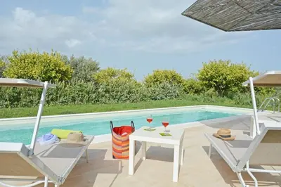 Piscina di Villa Mennula vista mare montagne piscina privata - Tenuta il Cavaliere di Italia Noto o nelle vicinanze