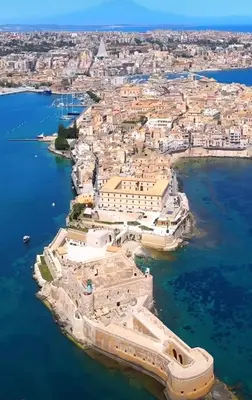 Vista generica sul mare o vista sul mare dall'interno dell'appartamento