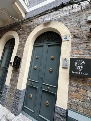 Facciata o entrata di Testa House