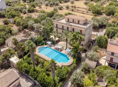 Piscina di ALTA lux homeholiday stone o nelle vicinanze