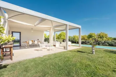 Piscina di Villa Papeda-Tenuta il Cavaliere d'Italia Noto-vista fronte mare e piscina privata o nelle vicinanze