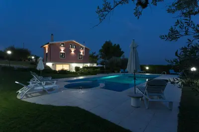 Piscina di Villa Calaforno o nelle vicinanze
