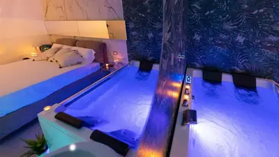 Letto o letti in una camera di MAZZINI LUXURY JACUZZY SUITE Catania