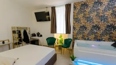 Letto o letti in una camera di MAZZINI LUXURY JACUZZY SUITE Catania