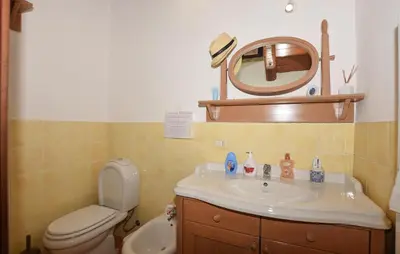 Bagno di Cozy Home In Siracusa With Kitchen