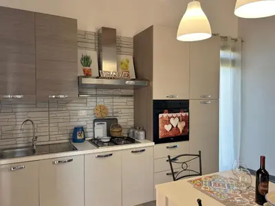 Cucina o angolo cottura di Lucrezia's house near the sandy beach parking-wifi