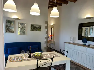 Area soggiorno di Lucrezia's house near the sandy beach parking-wifi