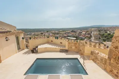 Piscina di Villa Edda o nelle vicinanze