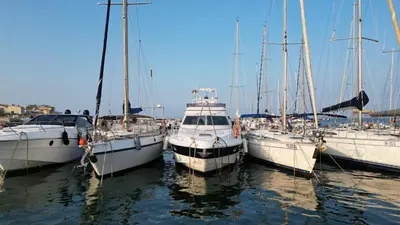 Paesaggio naturale nelle vicinanze delle barche
