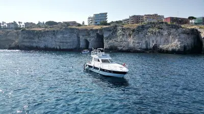 Paesaggio naturale nelle vicinanze delle barche