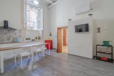 Cucina o angolo cottura di Historic building modern touches - Ortigia