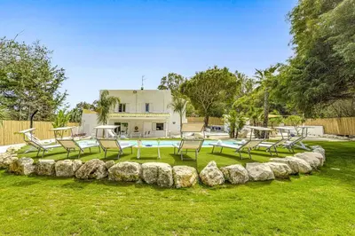 Giardino di Villa Mediterraneo by Villa Plus