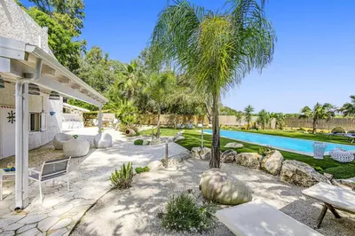 Piscina di Villa Mediterraneo by Villa Plus o nelle vicinanze