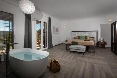 Letto o letti in una camera di Dimora degli Ulivi 10 Emma Villas
