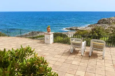 Paesaggio naturale nelle vicinanze della villa