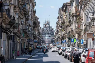 Vista generica su Catania o vista sulla città dall'interno dell'appartamento